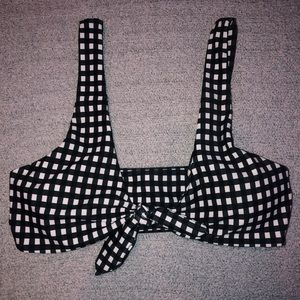 gingham/checkered tie front bikini top🖤🖤🤍🤍
